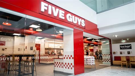 five guys portugal|Five Guys prepara abertura do primeiro restaurante。